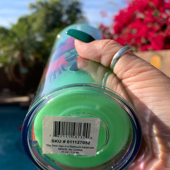 Starbucks Holiday 2021 Poinsettia 24 oz Cold Cup - Picture 3 of 5